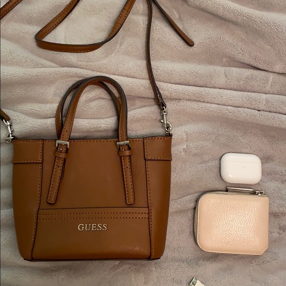 Guess purse - Picture 10 of 10